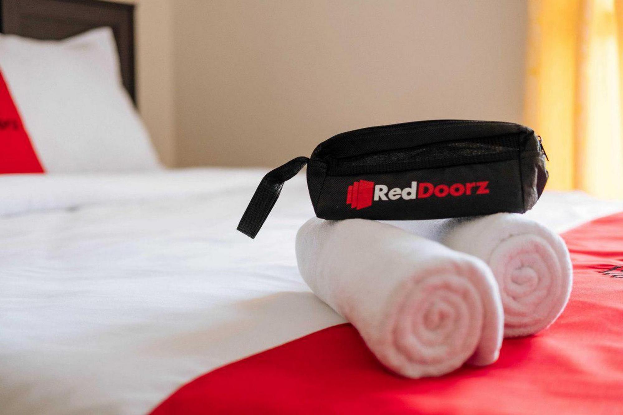 Hotel Reddoorz Near Mojokerto Train Station Exterior foto